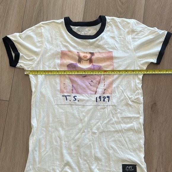 ‼️Taylor Swift T.S. 1989 The World Tour Shirt. Size Medium 100% Cotton - Picture 7 of 7